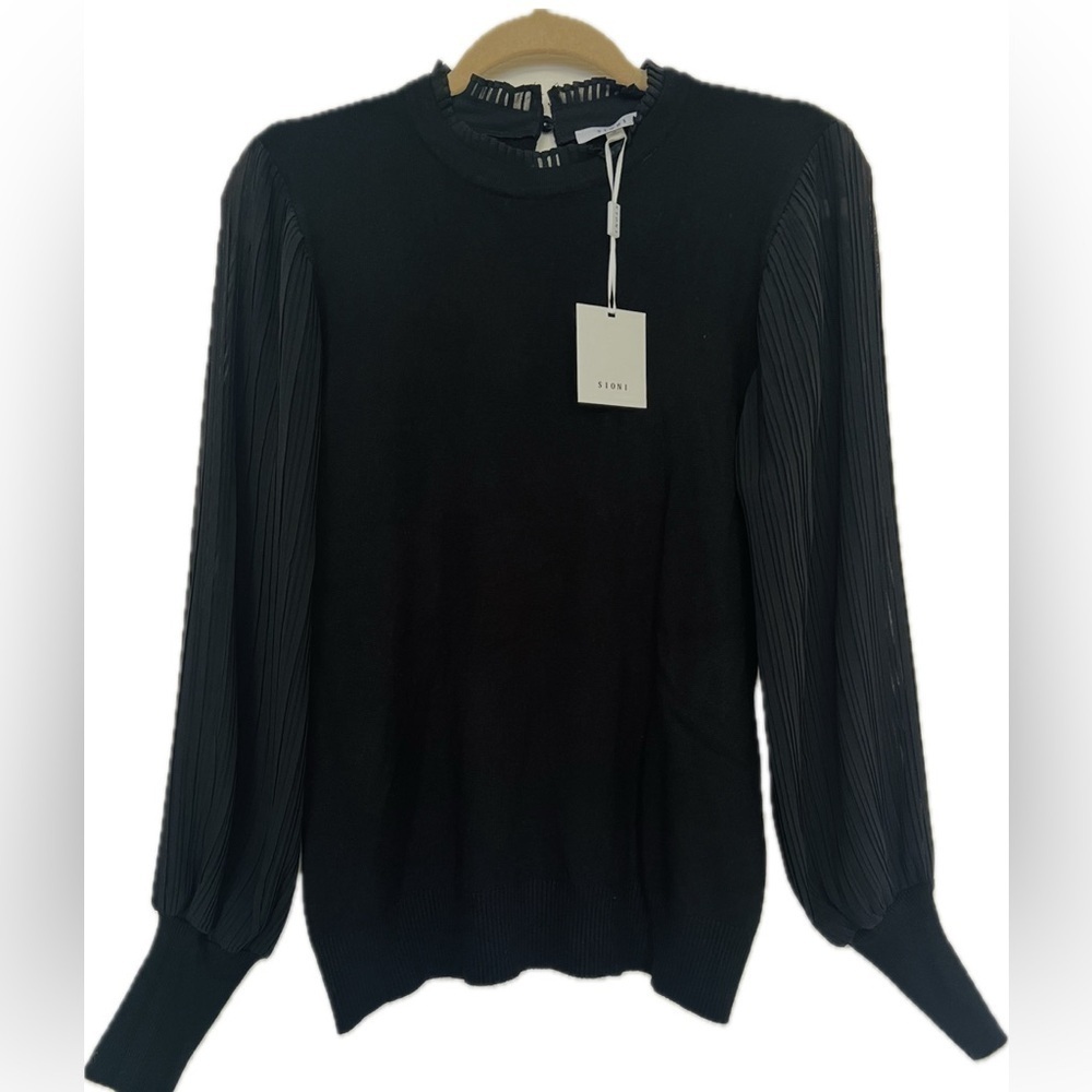 NWT Sioni Illusion Sleeve Sweater in Black
Size S